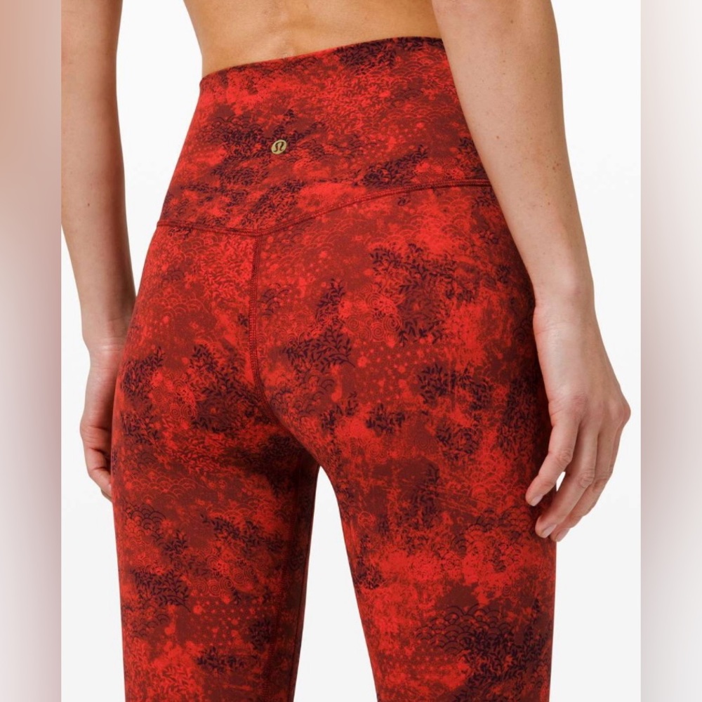 Lululemon aligns 25”